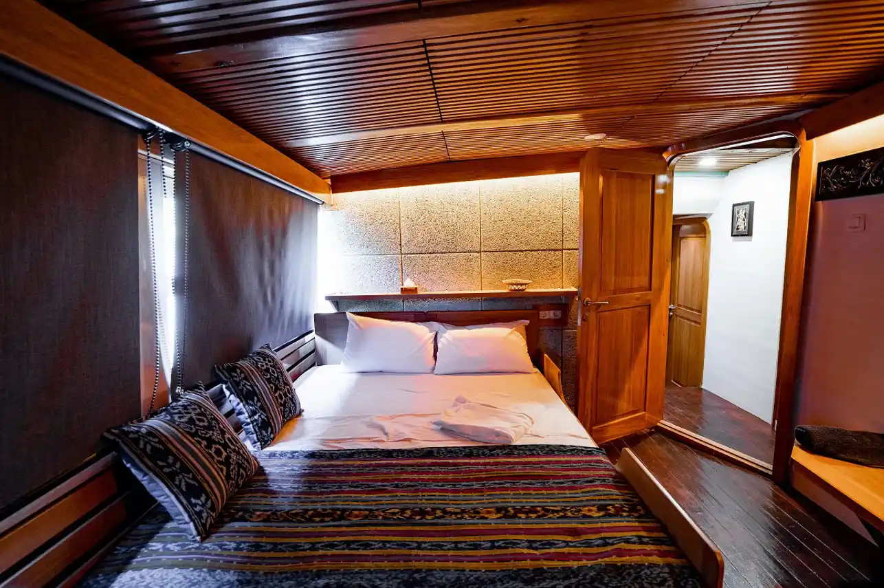 GRAND DELUXE - Image 1